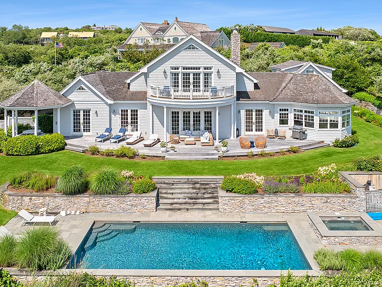 83 Startop Dr — Photo 3