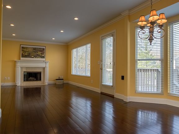 Open & bright family room