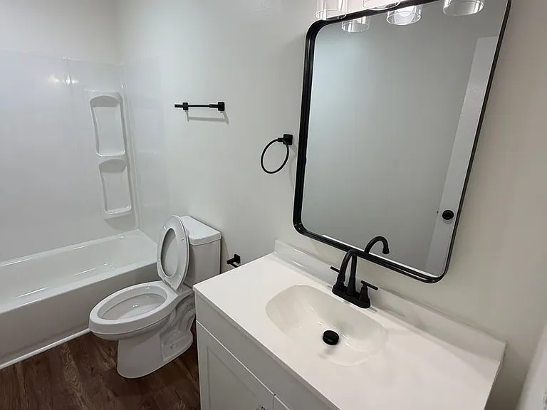 2376 Westwood Dr — Photo 7