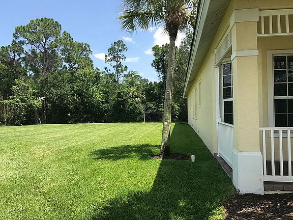 3rd image of 102 NW Pleasant Grove Way