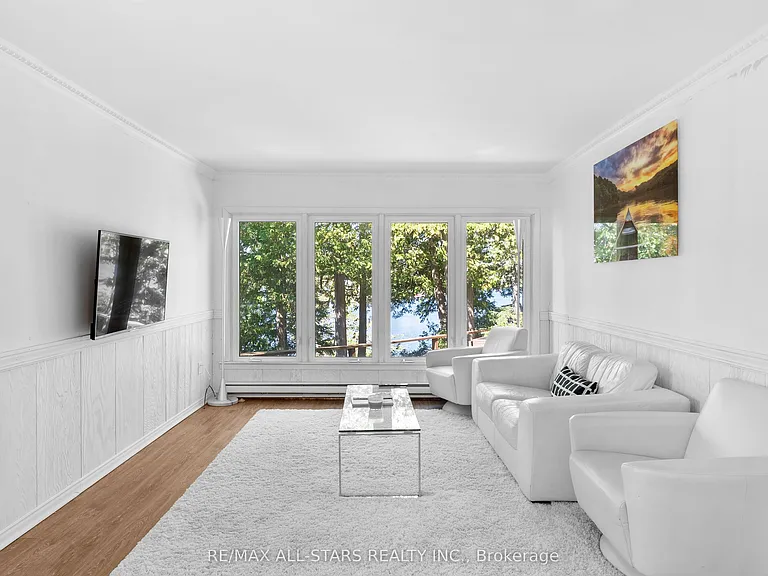 242 Francis St E — Photo 8