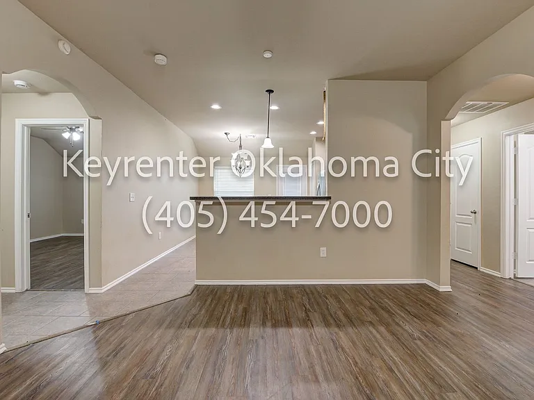 629 E Linden Ln — Photo 8