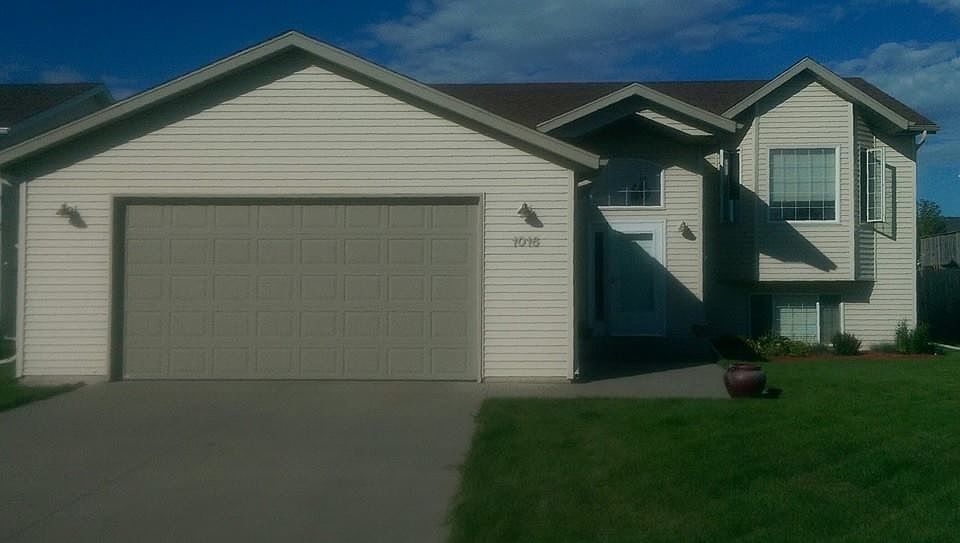 1st image of 1016 39th Ave W
