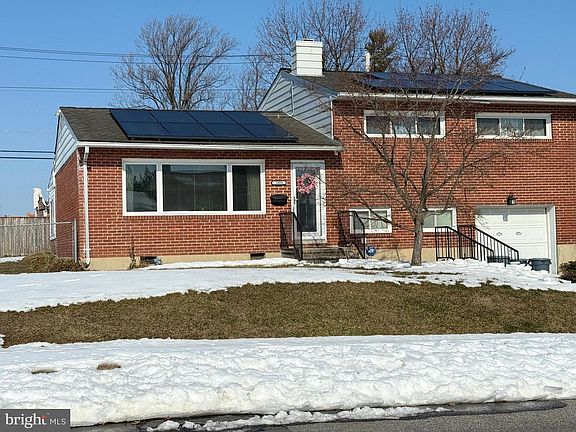 2nd image of 1000 Southridge Rd