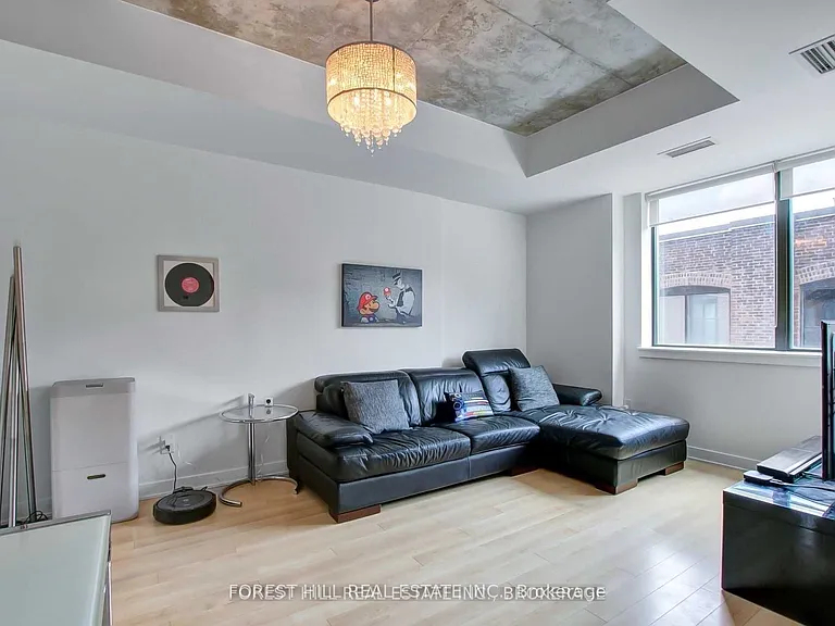 400 Wellington St W #312 — Photo 5