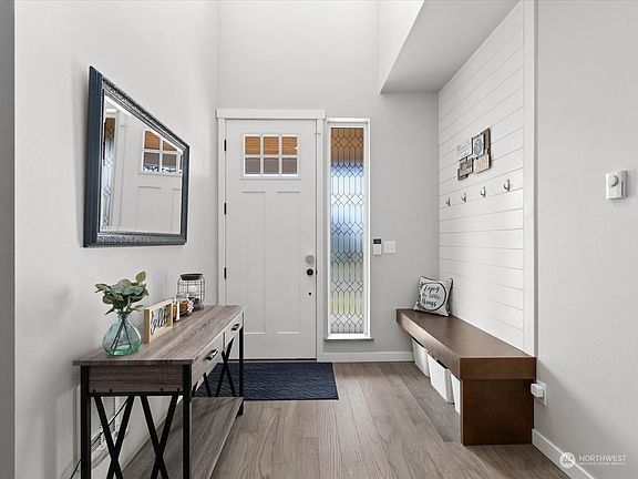 4th image of 4021 60th Avenue NE