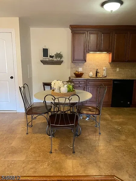 1 bed, 1.0 bath, $2,100 — Photo 3