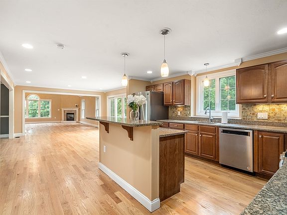5th image of 60 Morse Ave