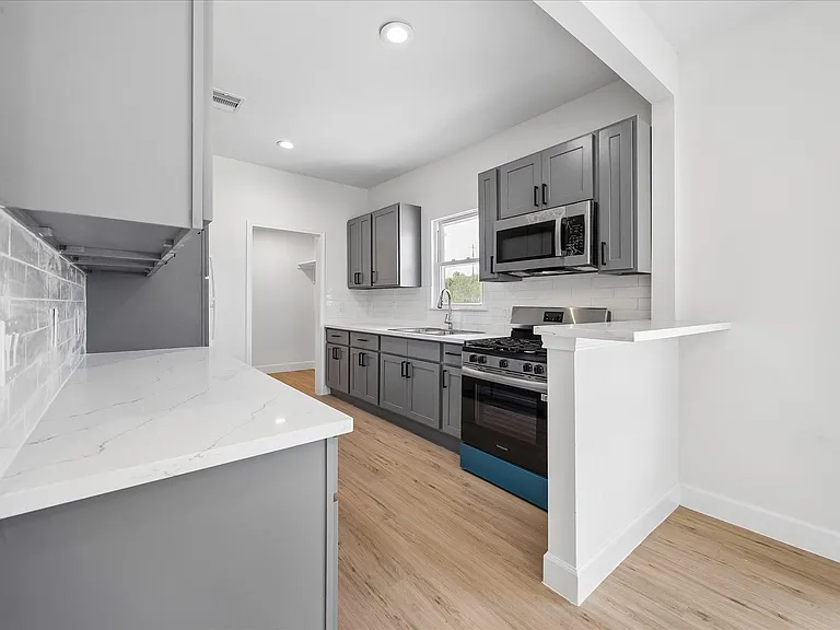7702 Sealey St — Photo 14