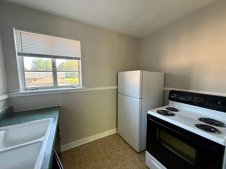 1009 Flint St — Photo 4