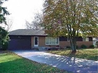 212 Booth Rd, Troy, MI 48085