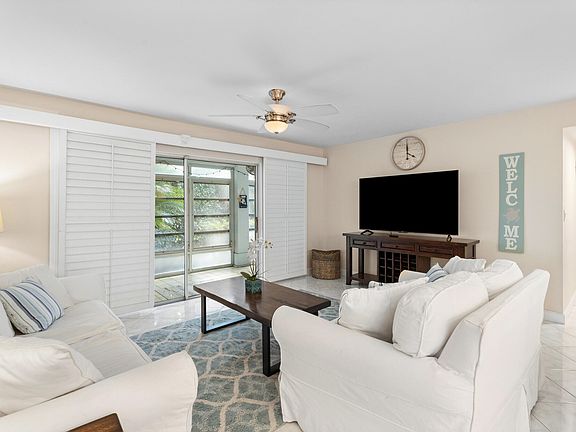 2nd image of 934 NW Spruce Ridge Drive #2