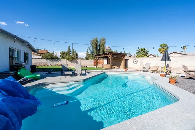 3327 S Dorsey Ln — Photo 3