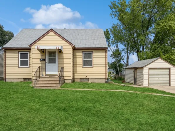 1212 32nd St NE, Cedar Rapids, IA 52402