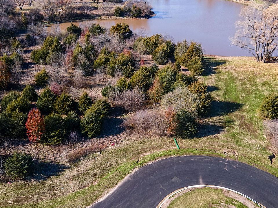 1st image of 16586 W Hickory Cir