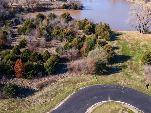 16586 W Hickory Cir, Goddard, KS 67052