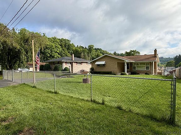 2nd image of 102 Thunderbird Dr