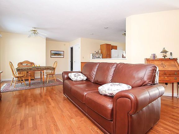 2nd image of 481 Franklin St