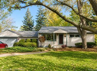 1886 Ruby Ave, Rochester Hills, MI 48309