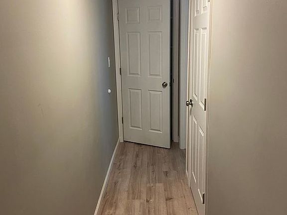 3rd image of 909 Georgian Dr APT B