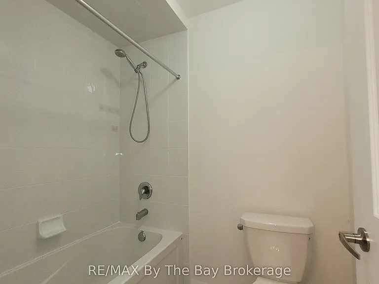 194 Union Blvd — Photo 23