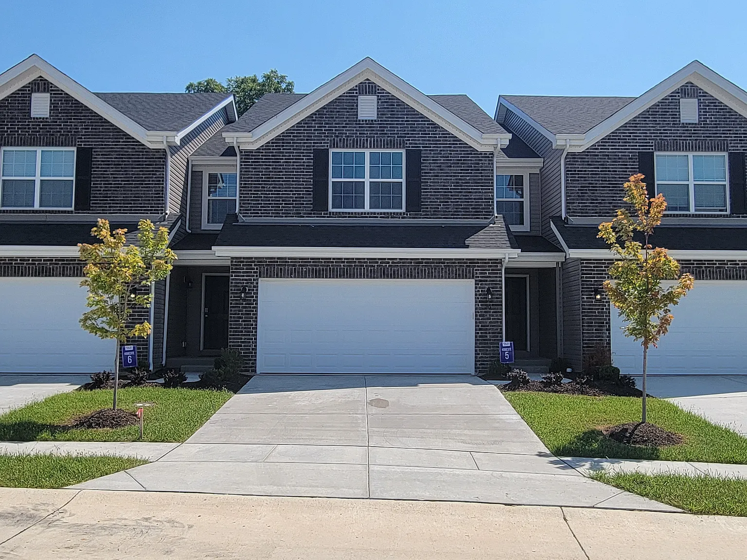 3 bed, 2.5 bath, 1719 sqft, $2,638 — Photo 1