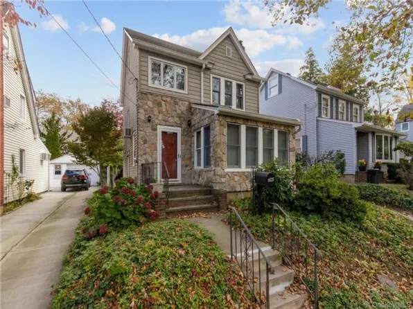 4623 Arcadia Ln, Great Neck, NY 11020