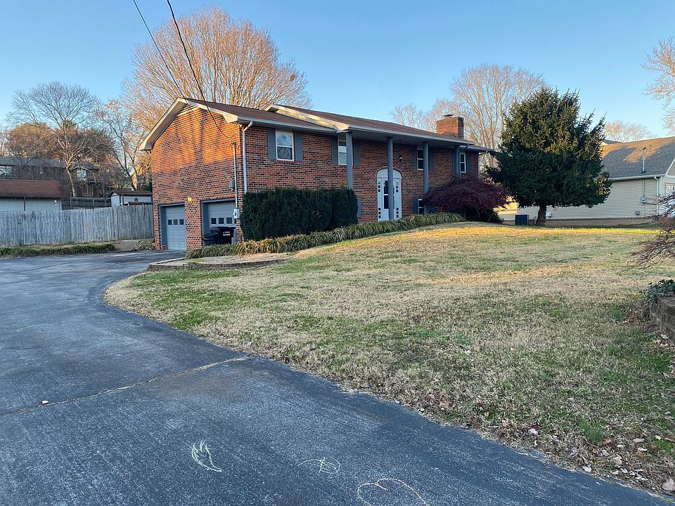 2nd image of 940 Meadow Dr