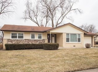 500 Dogwood Trl, Elk Grove Village, IL 60007