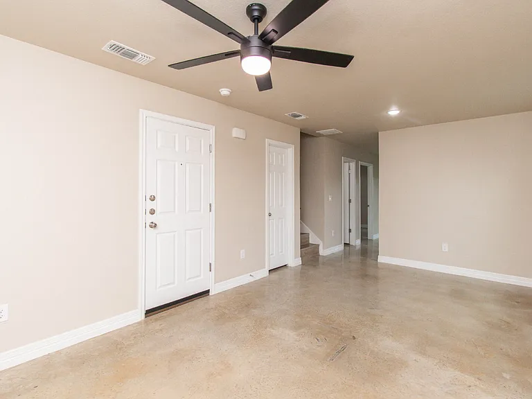 806 White Meadow Ln #B — Photo 2