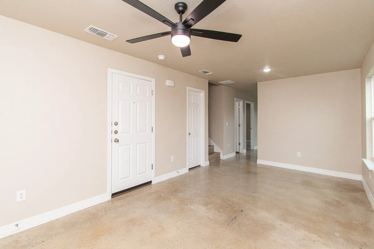 Building Photo - 806 White Meadow Ln #B