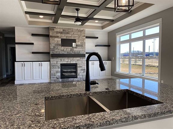 4th image of 1375 E Tartan Dr