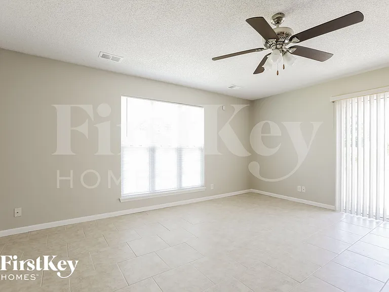724 Bristol Dr — Photo 7