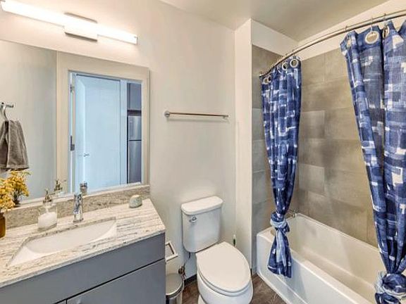 4th image of 2330 N California Ave #2