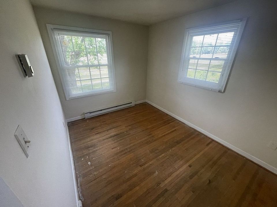 2nd image of 620 E Roanoke St