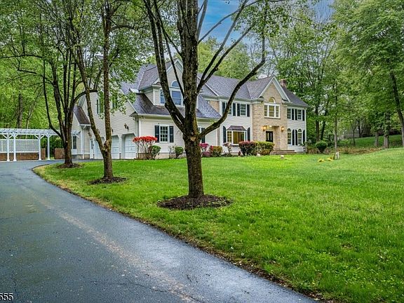 2nd image of 270 Mountain Rd