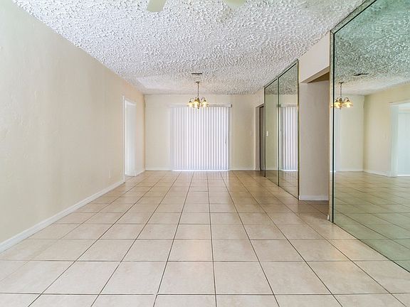 4th image of 925 NE 138th St