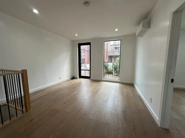 1928 Linden Street image 2 of 18