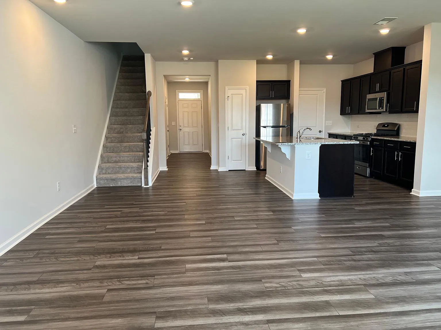 1102 Gemma Dr — Photo 4