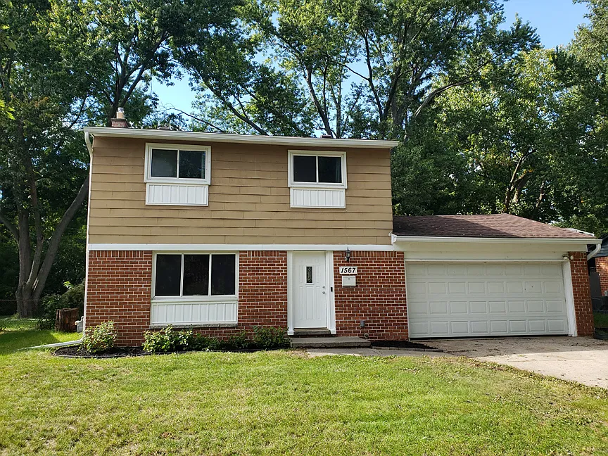 4 bed, 1.5 bath, 1537 sqft, $2,200 — Photo 1