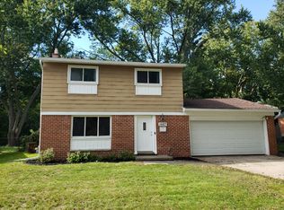 1567 Stratford Ct, Ypsilanti, MI 48198