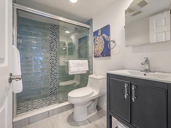 4th image of 2944 W Bay Dr APT 201