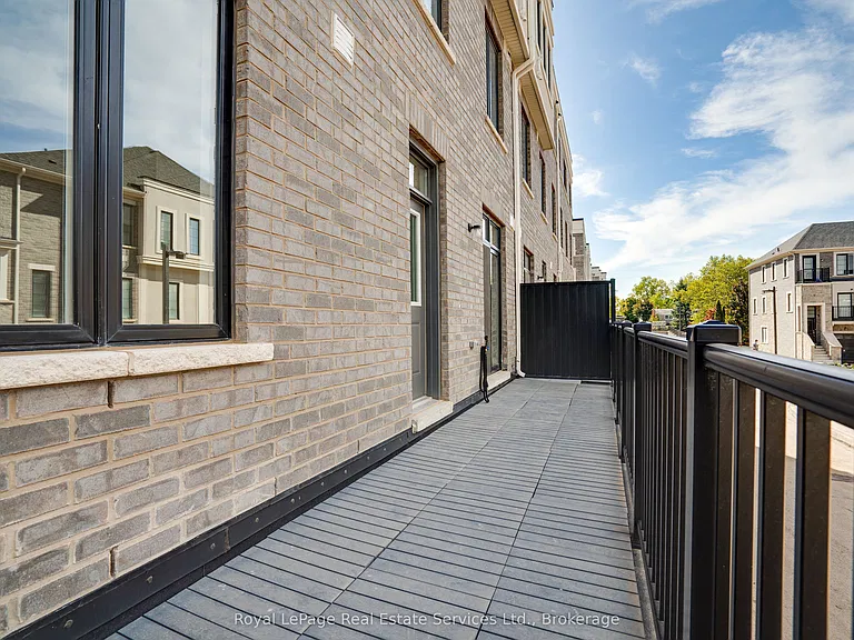 383 Dundas St E #68 — Photo 31