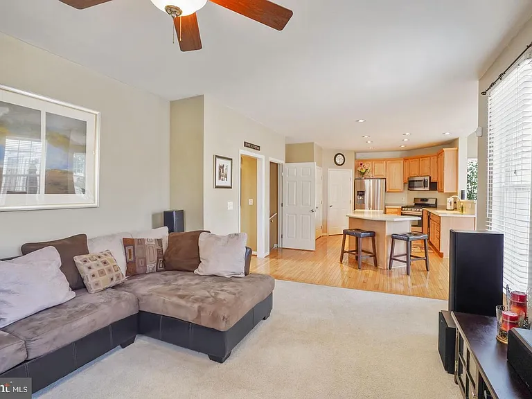 6755 Calthorpe Pl — Photo 4