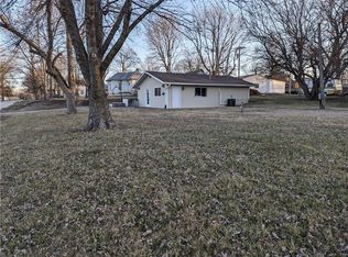 303&305 S 4th St, Hiawatha, KS 66434