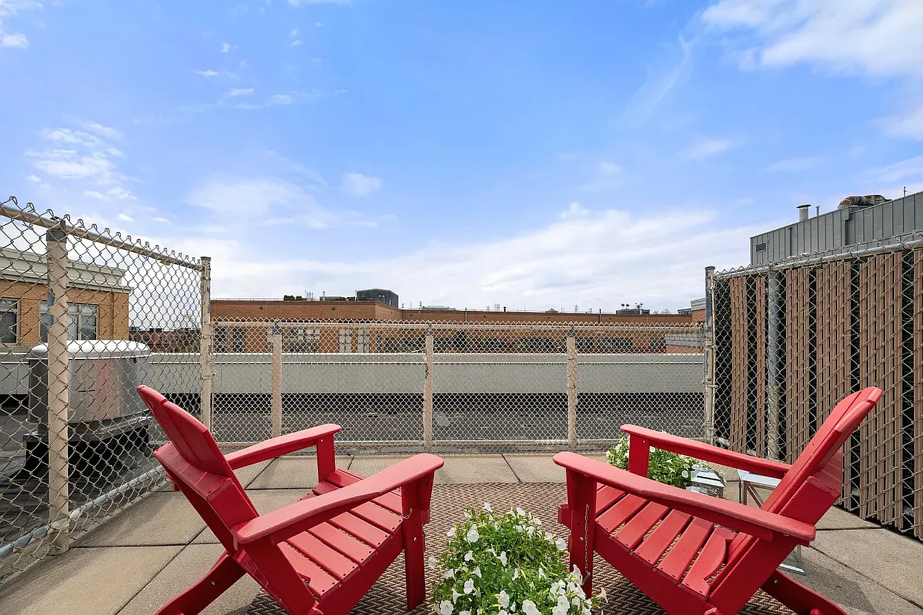 Studio, 1.0 bath, 550 sqft, $2,900 — Photo 3