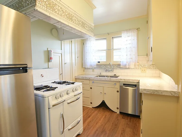 23 Cecil Ave — Photo 2