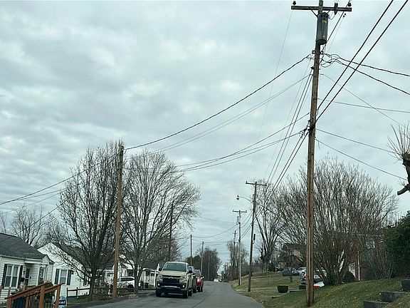 4th image of 2513 Bay St