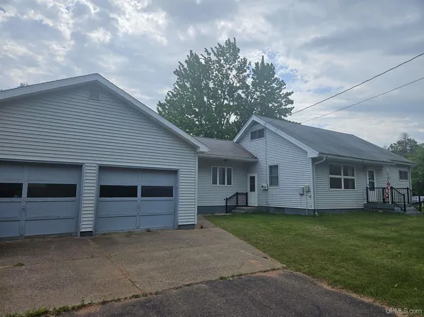 619 N 7th St, Ontonagon Township, MI 49953