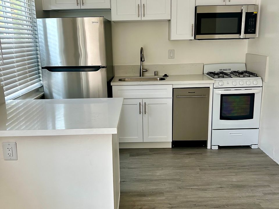 1st image of 393 Waldo Ave #8